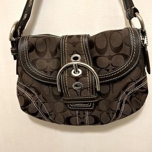 Coach mini flap purse excellent condition serial # EO6Q-10296